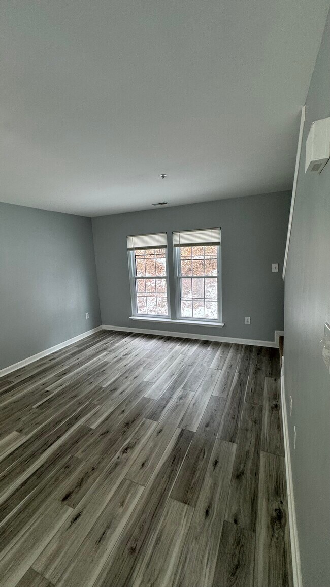 Building Photo - 7927 Foxcrest Ct