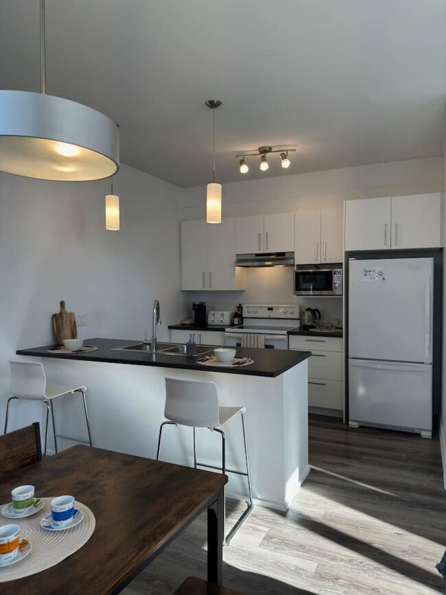 Building Photo - 237 Rue du Pirée