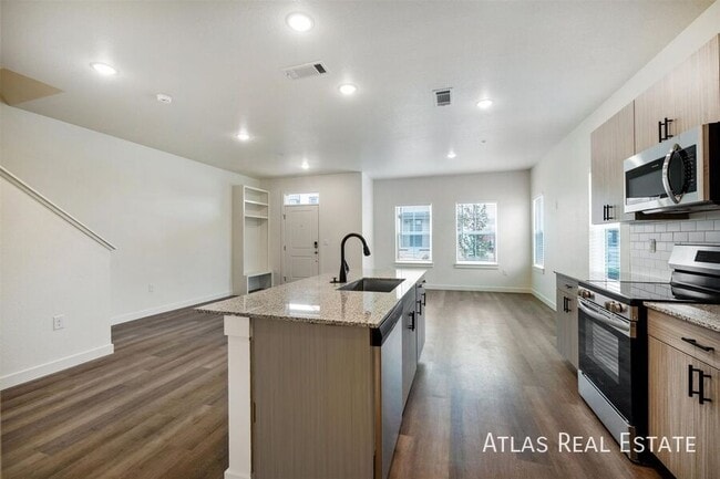 Building Photo - 653 Coney Aly