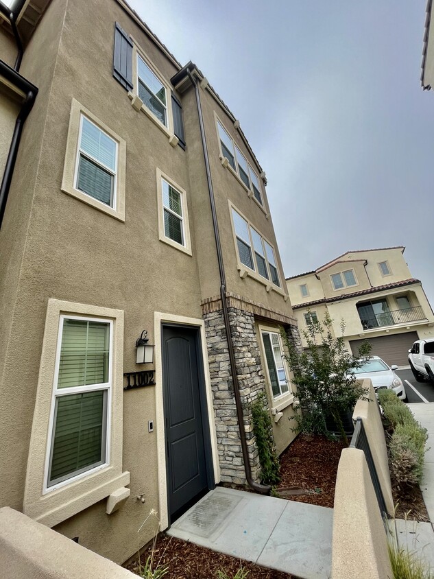 11002 Logan Way, San Diego, CA 92129 Townhouse for Rent in San Diego