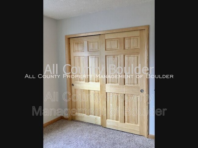 Building Photo - 4160 Monroe Dr