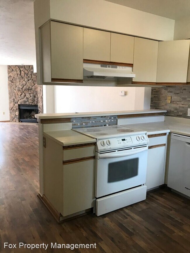 Building Photo - 3 br, 2.5 bath House - 742 Julian Circle