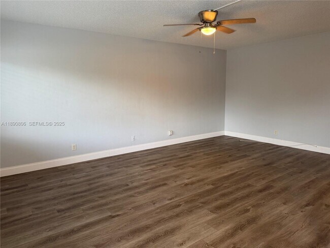 Foto del edificio - 2020 NE 51st Ct