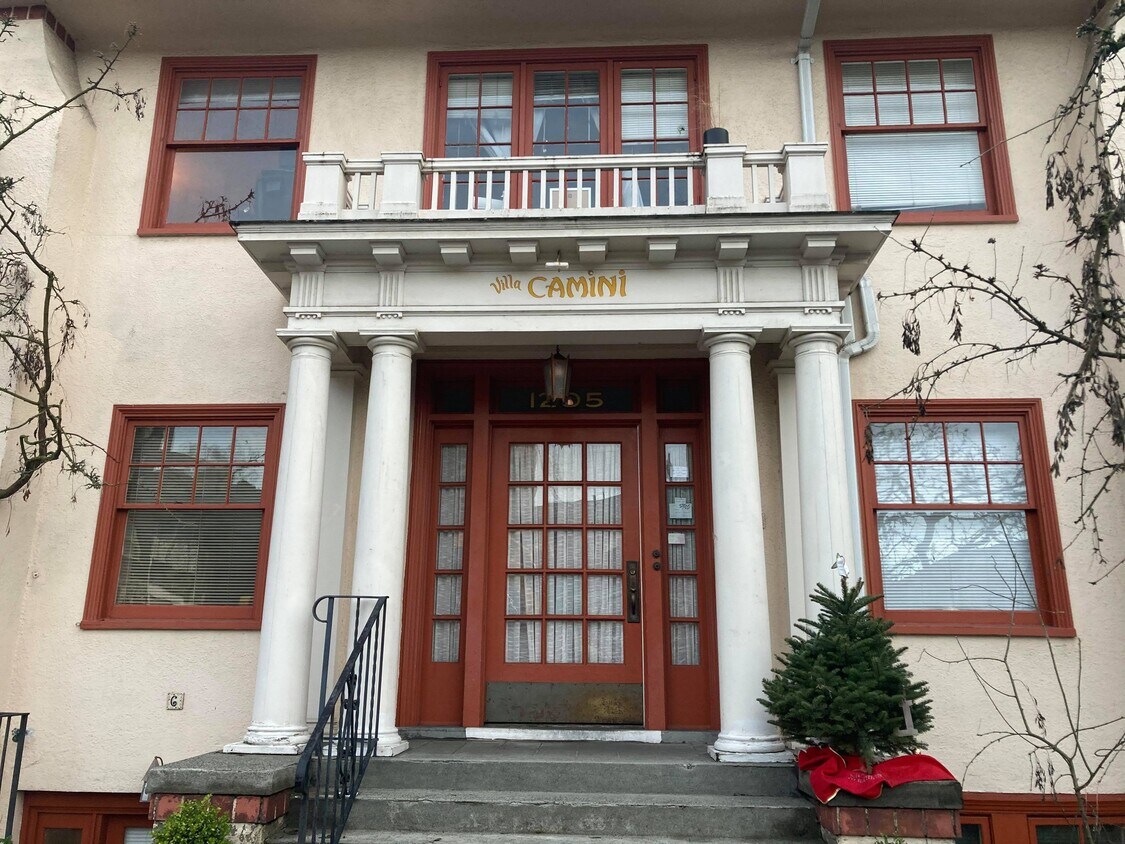 Primary Photo - 1205 NE 42nd St