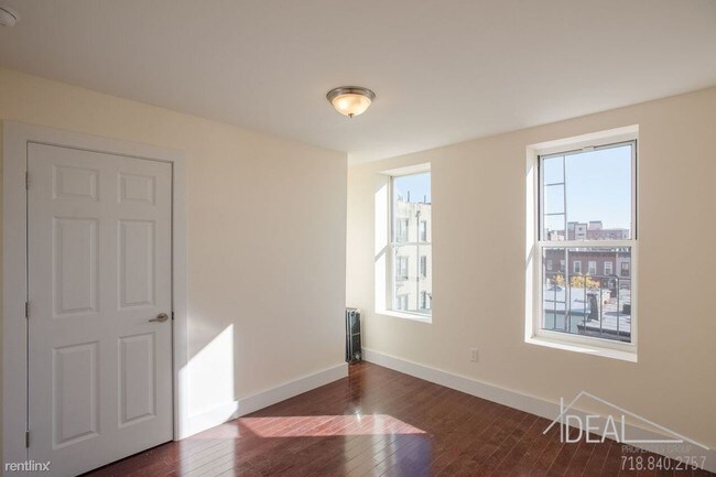 Foto del edificio - 1040 Lafayette Ave