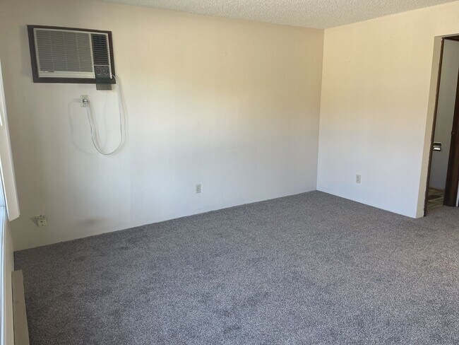 Foto del edificio - Two bedroom, one and half bathroom, modern...