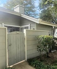 Building Photo - 6803 Greenway Chase St