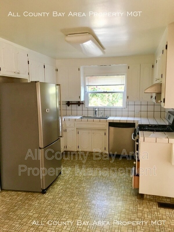 Building Photo - 726 Cherry Way