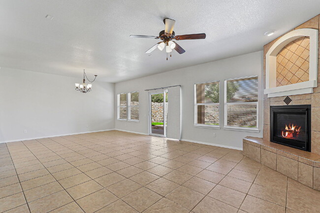 Foto del edificio - "Spacious 4-Bed Oasis with Granite Touches...