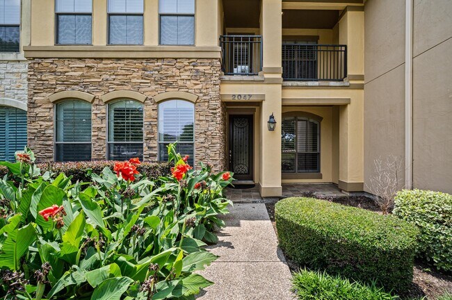 Foto del edificio - 2047 Palm Forest Ln