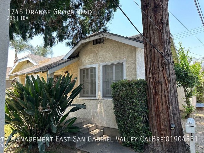 Building Photo - CHARMING TWO BEDROOM HOME AT AN AFFORDABLE...