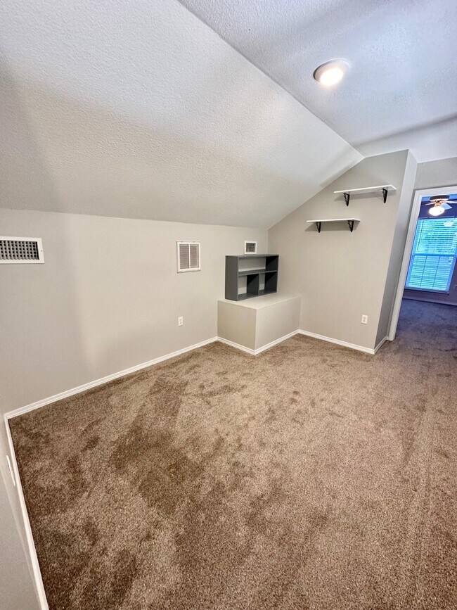 Building Photo - 918 Claeven Cir