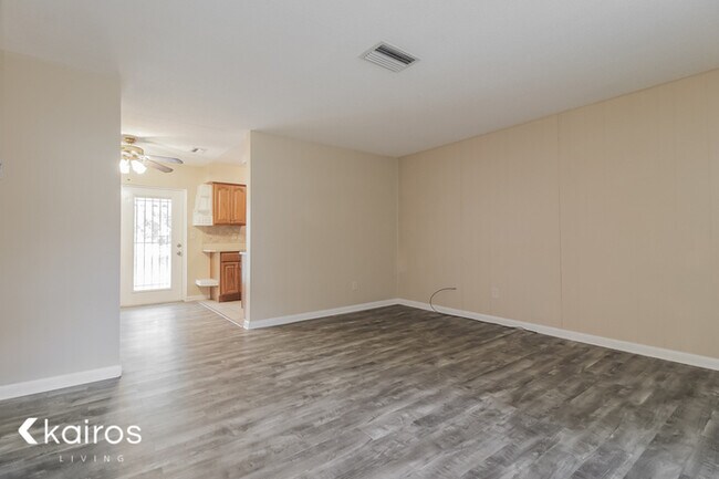 Foto del edificio - 5688 Deerfield Rd