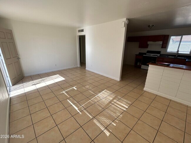Foto del edificio - 114 W Riley Dr