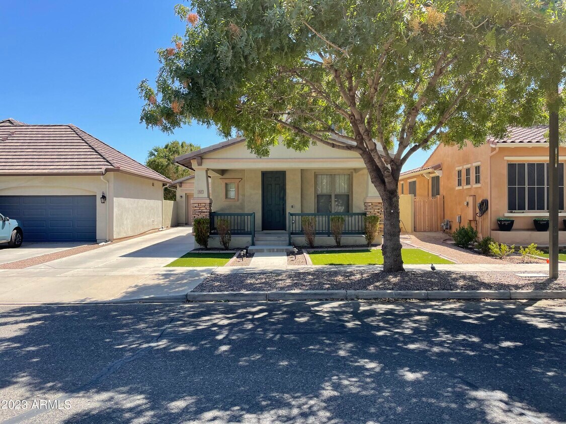 Primary Photo - 15427 W Aster Dr