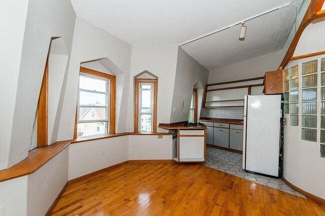 Building Photo - 11 Savin Hill Ave