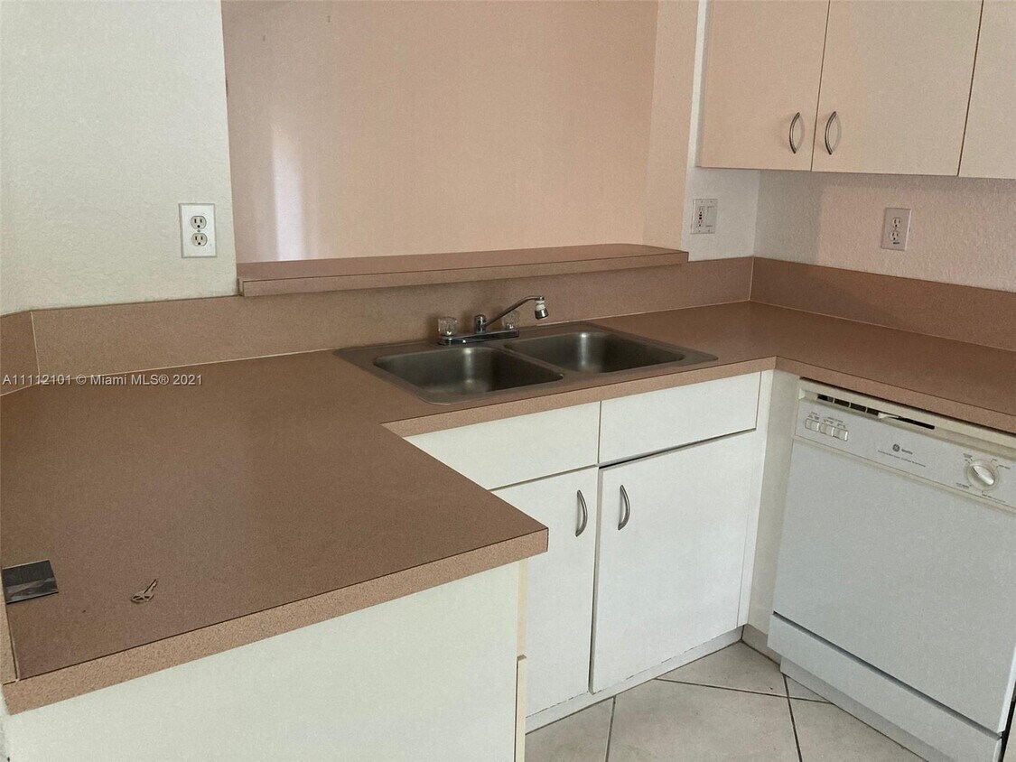 Foto del edificio - 14331 SW 120th Ct