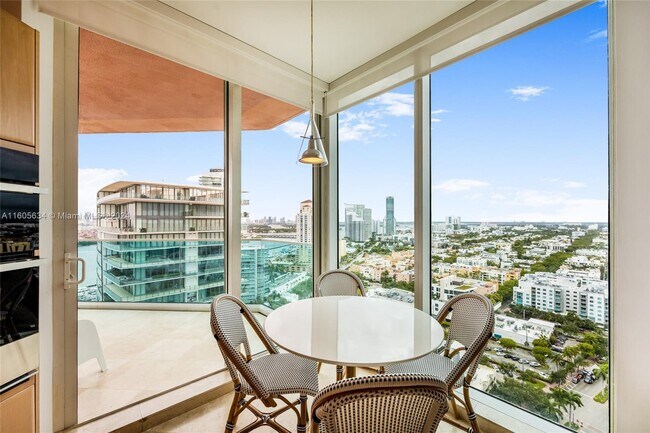 Foto del edificio - 300 South Pointe Dr