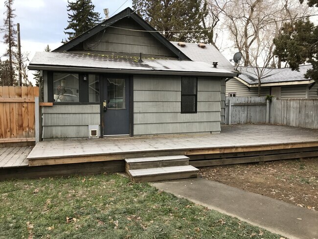 Building Photo - Charming Westside bungalow, located on New...