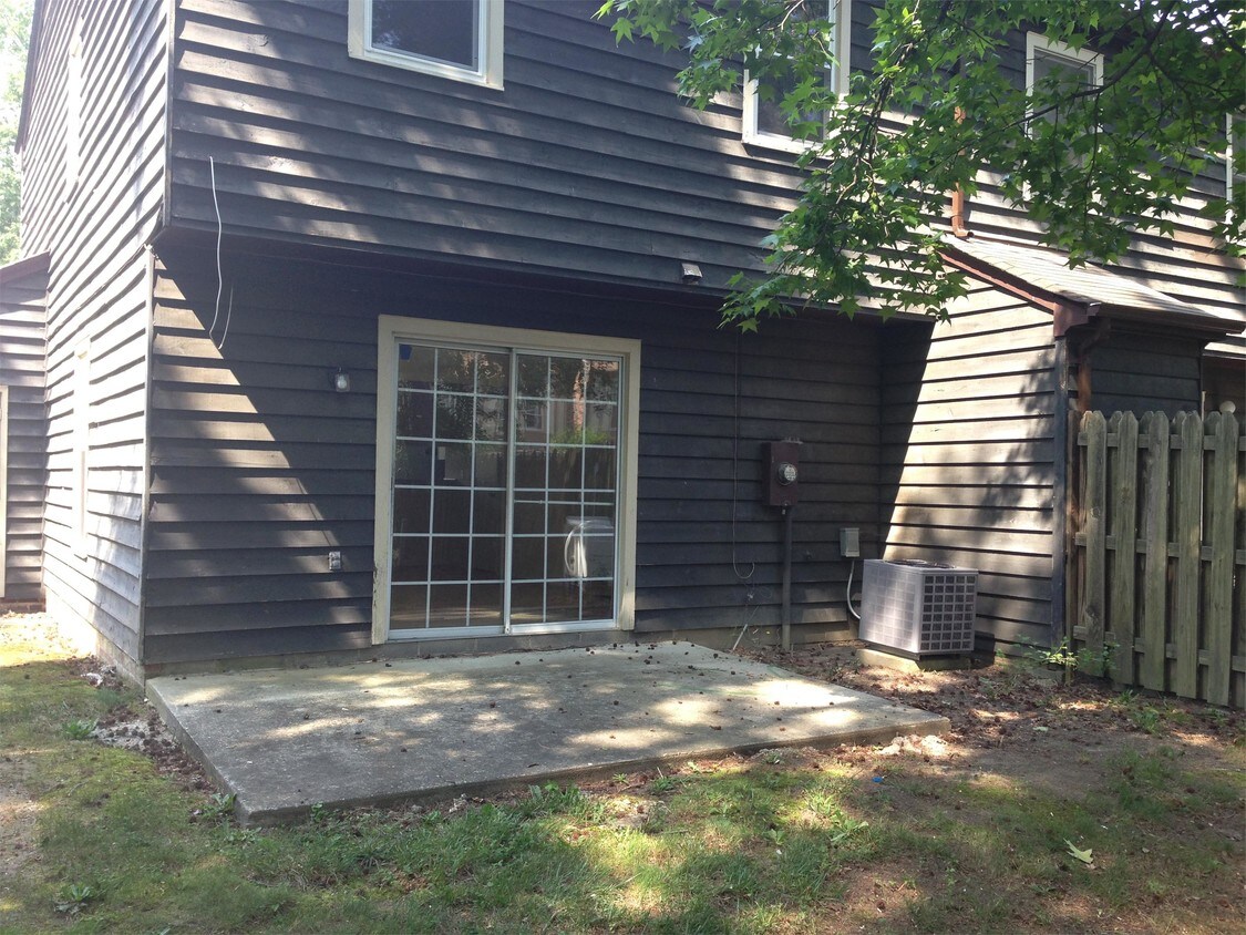 Building Photo - 415 Hickorywood Cir