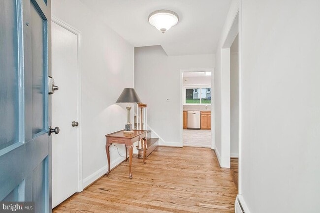 Foto del edificio - 8205 Robin Hood Ct