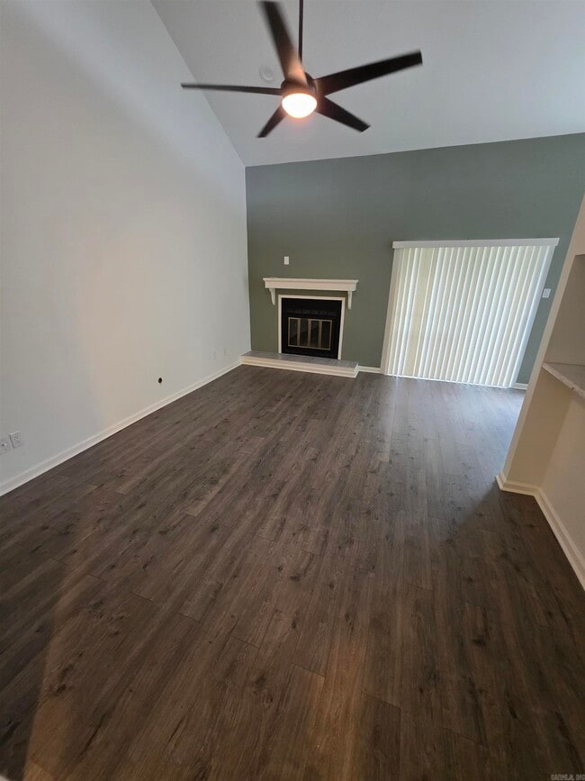 Building Photo - 301 Kings Row Dr