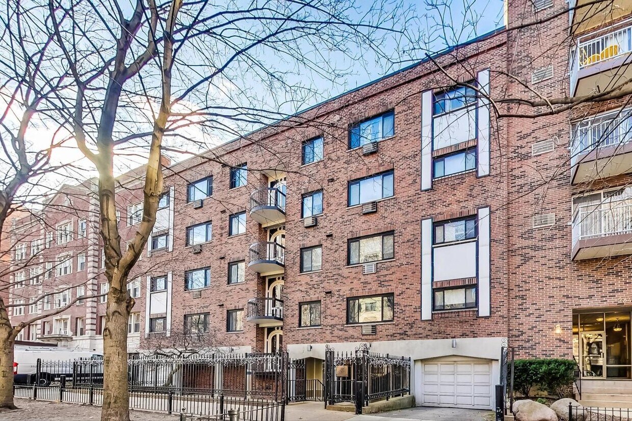 Primary Photo - 2336 N Commonwealth Ave