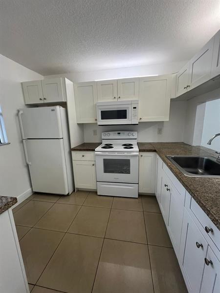 Foto del edificio - 9165 NW 1st St