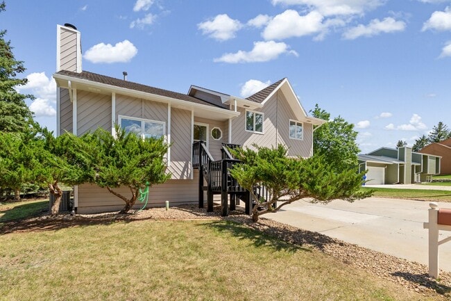 Building Photo - 3704 Meadowbrook Dr