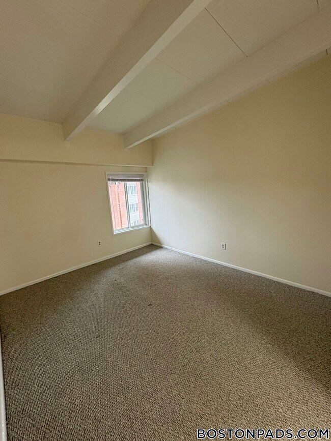 Foto del edificio - 8 Westgate Dr