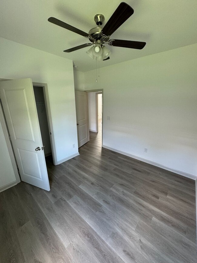 Foto del edificio - Great home available in July!!