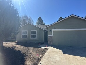 Building Photo - 1765 E Oakcrest Dr