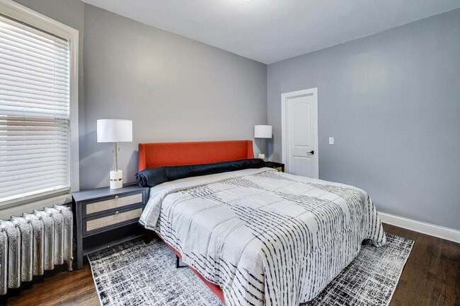 Building Photo - 1506 W Thome Ave