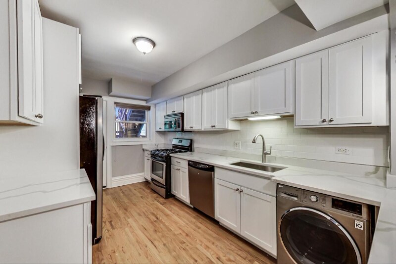 Primary Photo - 4022 N Clarendon Ave