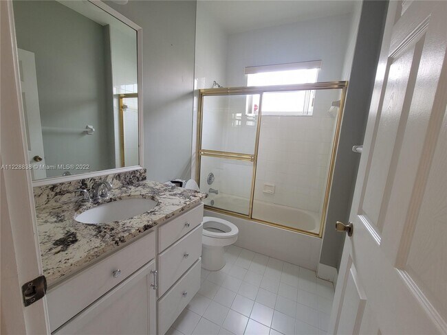 Foto del edificio - 10860 Fillmore Dr