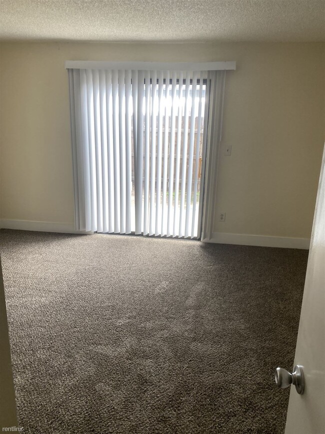 Building Photo - 1 br, 1 bath Condo - 888 Greenfield Ave Apt C