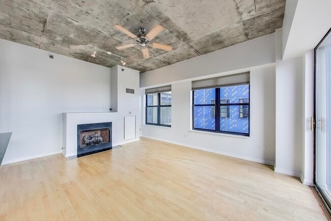 Building Photo - 1122 W Catalpa Ave