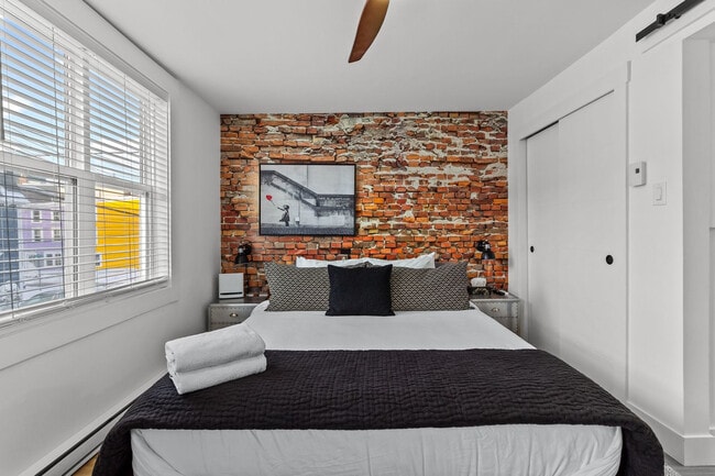 Building Photo - 137 Gower St