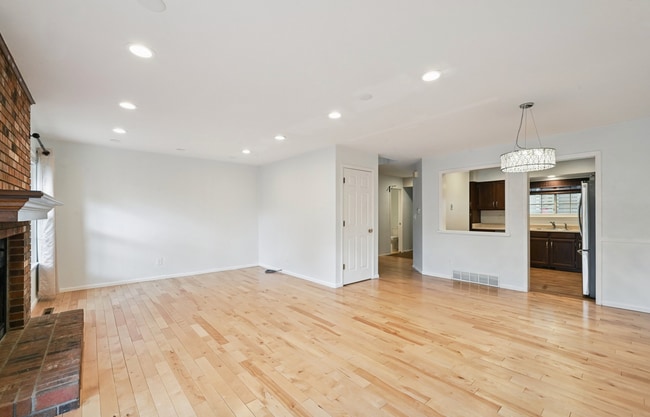 Photo - 6736 S Poplar Ct House