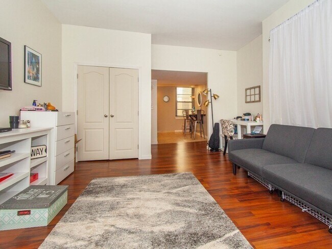 Foto del edificio - 1064 Beacon St