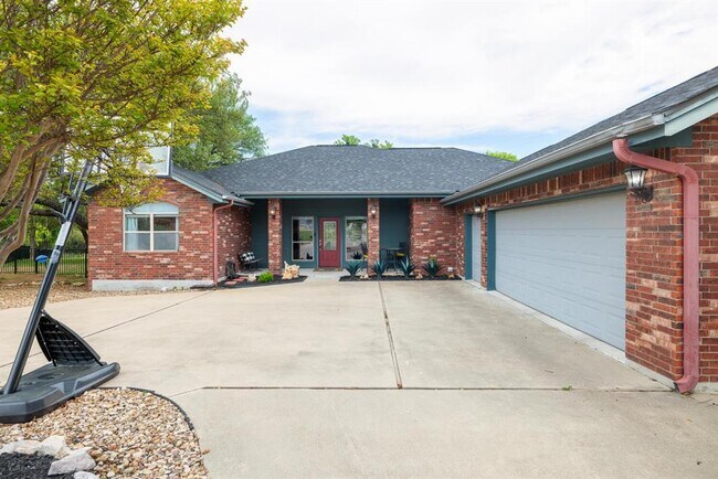 Building Photo - 117 Denny Fox Dr