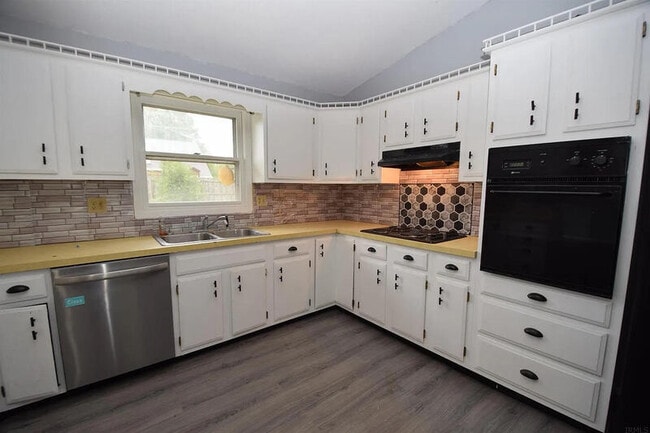 Building Photo - 4304 E Maple Manor Pkwy