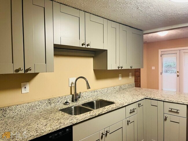 Foto del edificio - 6527 River Park Dr