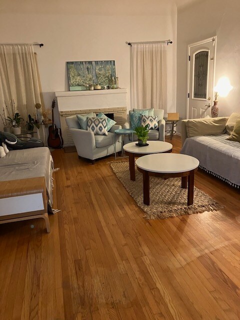 Foto del edificio - 10540 Draper Ave