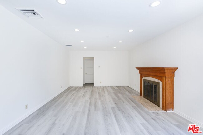 Building Photo - 12544 Califa St