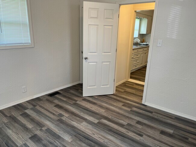 Building Photo - 708 Catalpa Ave