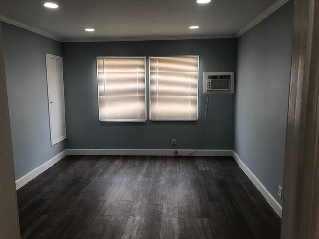MAIN ROOM - 5635 Auckland Ave