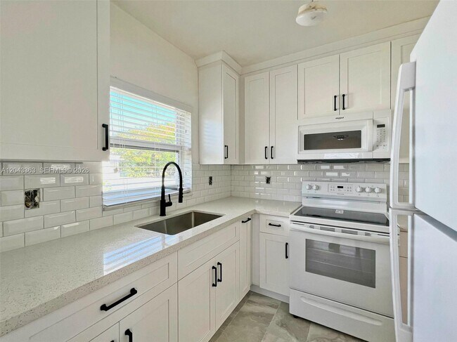Foto del edificio - 2102 SW 14th Ter
