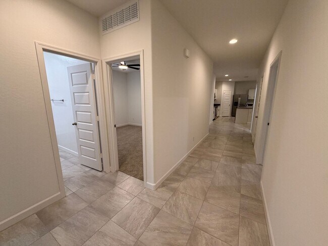 Foto del edificio - 1481 N Fenway Dr