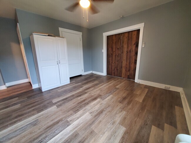 Foto del edificio - 1203 Kelton Ave